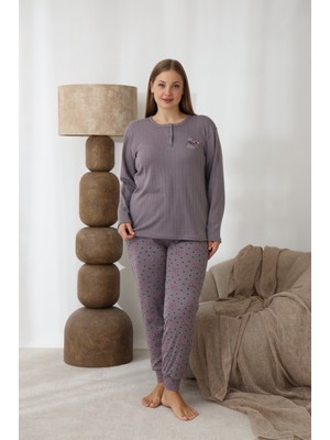 Temporium Kadın Kışlık Büyük Beden Curve Nakışlı Desenli Yakası Düğmeli Uzun Kollu Pijama Takımı