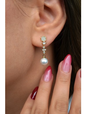 Sacce Scarves & Accessories Zirkon Çiçek Detaylı Inci Küpe – 14K Gold Kaplama Zarif Sallantılı Küpe (6 mm Inci)