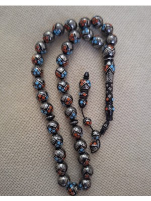 Mısır Yaserinden Yapılmış – Mercan ve Firuze Taşlı, Gümüş Işlemeli 925 Ayar El Yapımı Tesbih 12X12 mm Yuvarlak Biçimli