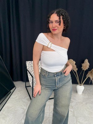 Gold Tokalı Beyaz Bluz