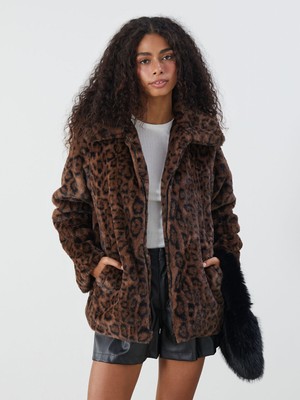 Lc Waikiki Yeni Sezon Gömlek Yaka Leopar Desenli Kadın Pelüş Mont