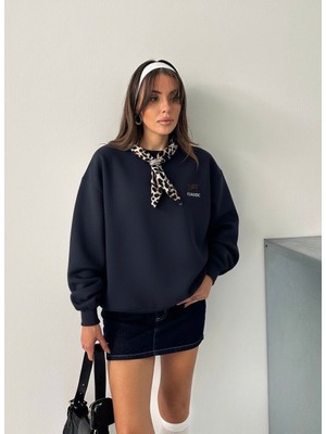 Fularlı Leopar Nakışlı Lacivert Sweatshirt