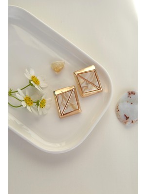 Sacce Scarves & Accessories Modern Sedef Kare Küpe – Gold ve Krem Renkli Vintage Küpe