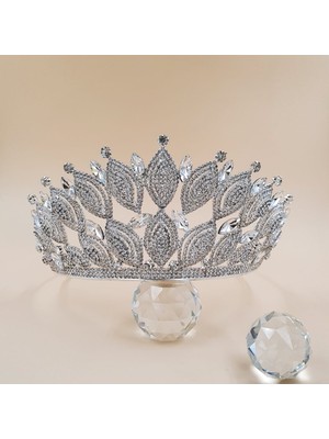 Lüks Yaprak Desenli Tam Kristal Gelin Tacı – Işıltılı El Yapımı Kraliçe Tacı