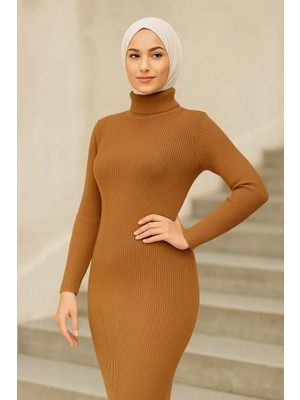 Rawea Fashion Kadın Tesettür Triko Elbise – Boğazlı Uzun Fitilli Dokuma, Esnek Tam Kalıp, 130 cm Midi Boy, Bahar & Kış Şık Rahat Stil - Kahverengi