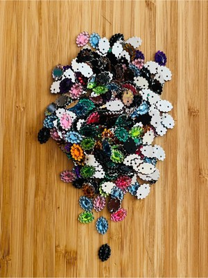 öztürk Oya, Havlu, Çeyizlik, Abiye Taş Görünümlü Kayık Plastik Pul. 25GR. Tahmini 265 Ad. Ebat: 8X12MM.