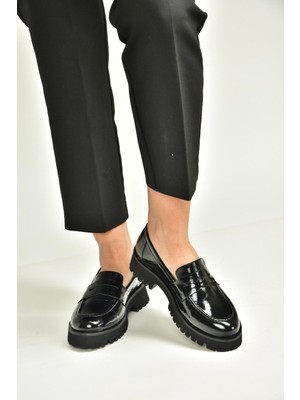 Fox Shoes V944086108 Siyah Hakiki Deri Rugan Kalın Tabanlı Makosen Ayakkabı