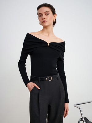 Dilvin 10820 Omzu Açık Fiyonk Detaylı Top-Siyah