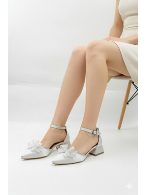 Limeo Kadın Gümüş Kurdele Taşlı Bilekten Tokalı Sivri Burun 5 cm Kalın Topuk Abiye Ayakkabı