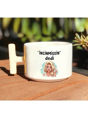 Incinmişsin Dedi Sarışın Karakter Baskılı Beyaz T Kulp Kupa Bardak