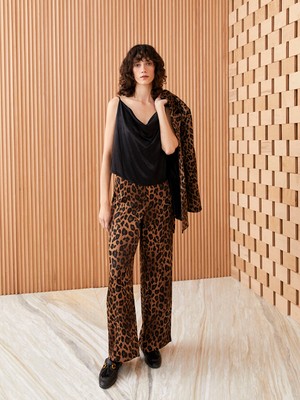 Lc Waikiki Yeni Sezon Dökümlü Yaka Düz Askılı Kadın Bluz