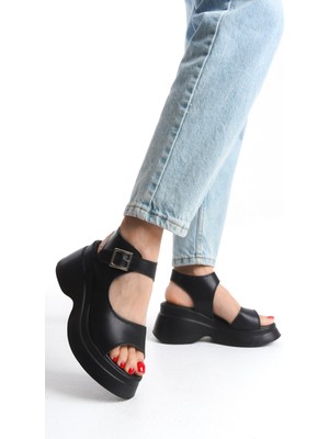 Limeo Yüksek Platform Dolgu Topuk Yanı Kapalı Tokalı Cilt Yazlık Kadın Sandalet Ayakkabı