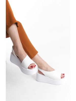 Limeo Kadın Yazlık Sandalet Ayakkabı Yüksek Dolgu Taban Beyaz Renk Suni Deri Malzeme