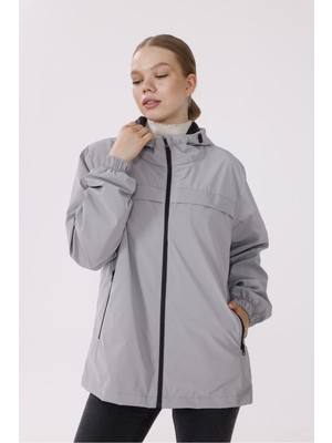 Freemen Kadın Kapüşonlu Nova Kumaş Hafif ve Dayanıklı Şık Mevsimlik Su ve Rüzgar Geçirmez Yağmurluk