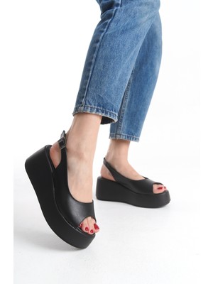 Limeo Kadın Yazlık Sandalet Ayakkabı Yüksek Dolgu Taban Siyah Suni Deri Pratik Tasarım