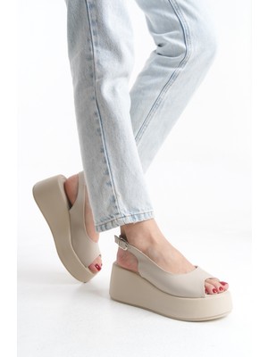 Limeo Krem Renkli Kadın Yazlık Sandalet Ayakkabı Düz Taban Suni Deri ve Bağcıksız Tasarım
