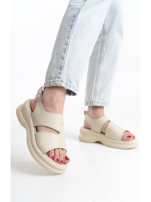 Yüksek Topuklu Limeo Kadın Dolgu Topuk Krem Sandalet Cilt Üstü Kapalı Tasarım