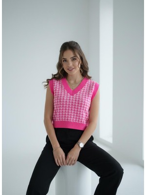 Nakşi Giyim Kadın Kazayağı Desenli V Yaka Triko Süveter