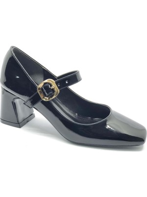 Kocamanlar Feles Baretli Detaylı Küt Burun Topuklu Kadın Ayakkabı