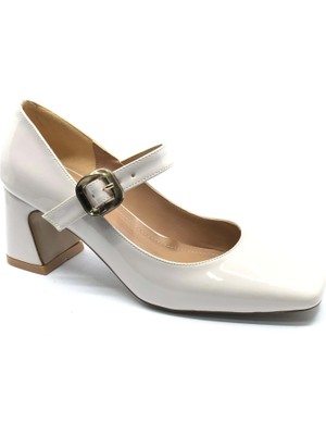 Kocamanlar Feles Baretli Detaylı Küt Burun Topuklu Kadın Ayakkabı