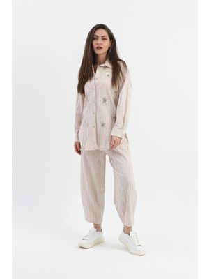 Isawella Yanı Yırtmaçlı Krinkıl Kumaş Göz Nakışlı Keten Gömlek - Bej