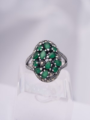 Yıldırım Zümrüt Yeşili Taşlı Işlemeli 925 Ayar Gümüş Kadın Yüzük –  Zarif Tasarım