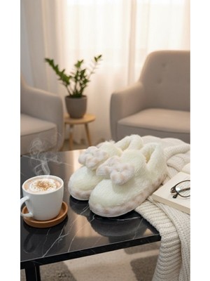 Slipcat Şirin Kadın Peluş Ev Pandufu Kaymaz Taban Konforlu ve Sevimli tasarım