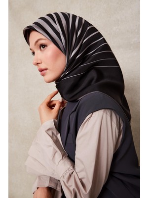 Levidor Siyah-Füme Lêvi D'or Twill Ipek Eşarp 42