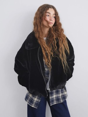 LC Waikiki Xsıde Siyah Kapüşonlu Oversize Kadın Pelüş Mont