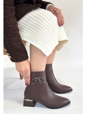 Alfaze Sivri Burun Yandan Fermuarlı Topuklu Bot Kahverengi Topuk Boyu 3 cm