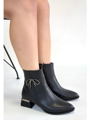 Alfaze Sivri Burun Yandan Fermuarlı Topuklu Bot Siyah Topuk Boyu 3 cm