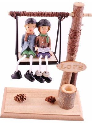 Mena Rise Salıncakta Sallanan Aşık Çift Kalemlikli Ahşap Biblo