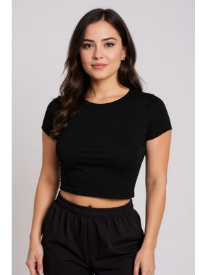 Kadın Siyah Yuvarlak Yaka Yarım Kol Crop Top Bluz – Şık, Rahat ve Kolay Kombinlenebilir