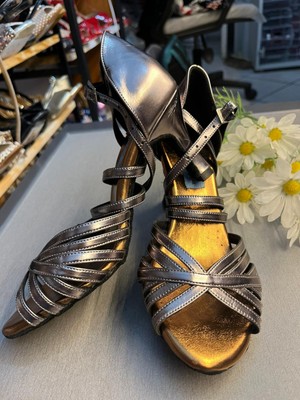 Bitangosu Deri Gül Bantlı Antrasit Latin Salsa Bacata Tango Dans ve Salon Ayakkabısı 7 cm 11 Pont Kadeh Topuk