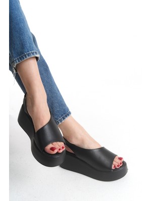 Limeo Kadın Yazlık Sandalet Ayakkabı Yüksek Dolgu Taban Siyah Suni Deri Taban Düz Tasarım