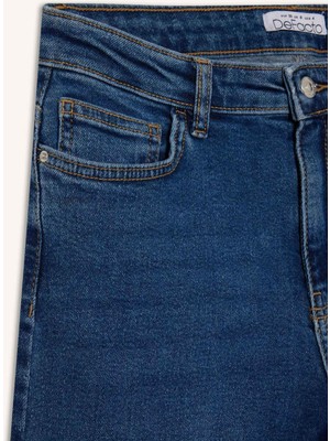 DeFacto Comfort Straight Normal Bel Bilek Boy Jean Yıkamalı Pantolon F9726AX25WN