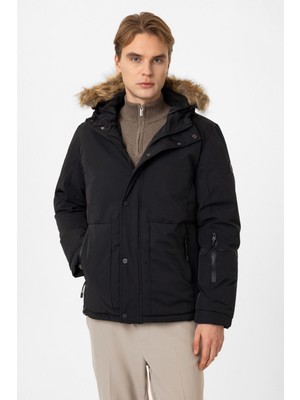 Siyah Regular Fit Kapüşonlu Kürklü Puffer Mont