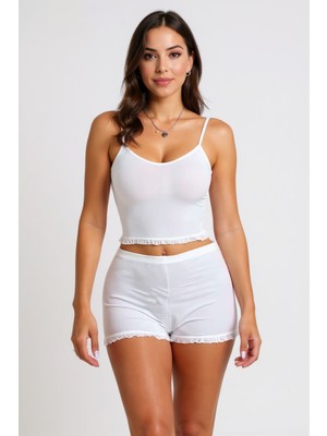 Ronanna Kadın Beyaz Alt-Üst Dantel Detaylı Şortlu Şık Gecelik Takım – Modern, Konforlu ve Günlük Kombinlere Uygun