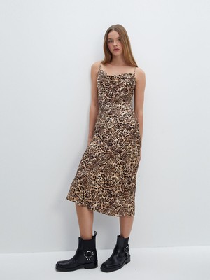 Lc Waikiki Yeni Sezon Dökümlü Yaka Askılı Leopar Desenli Saten Elbise