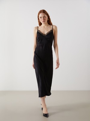 Lc Waikiki Yeni Sezon V Yaka Dantel Detaylı Saten Elbise