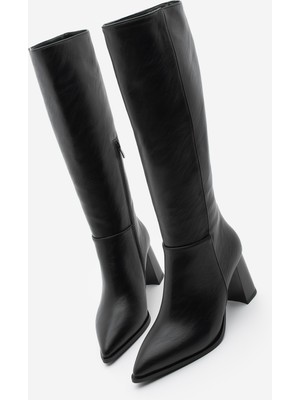 Marjin Kadın Sivri Burun Yarım Fermuarlı Kalın Topuklu Çizme Mortez Siyah