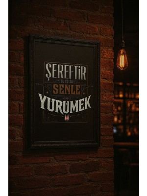 Siyah Beyaz Tipografi – “şereftir Bu Yolda Senle Yürümek” Duvar Tablosu (Çerçeveli)