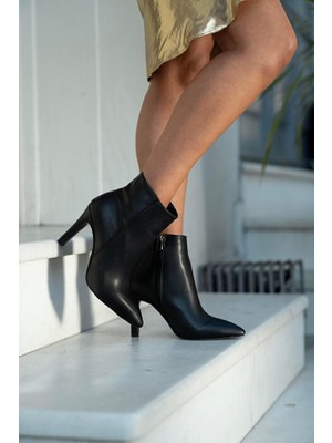 Ahmet Çağlar Pine Cone K202 Kadın Sivri Burun Topuklu Fermuarlı Casual Bot Siyah
