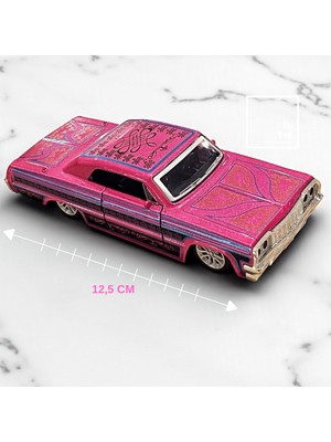 İki Yedi Konsept Lennix Metal Model Araba 12,5 cm Dekoratif Masaüstü Mini Araba Hediyelik Obje Aksesuar Pembe