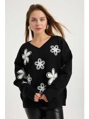 Home Store V Yaka Çiçek Nakışlı Triko
