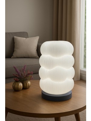 LayerForge Modern Tasarım Dekoratif Masa Lambası – LED Işıklı, Sıcak Beyaz Aydınlatma, Enerji Tasarruflu, Şık Gece Lambası”