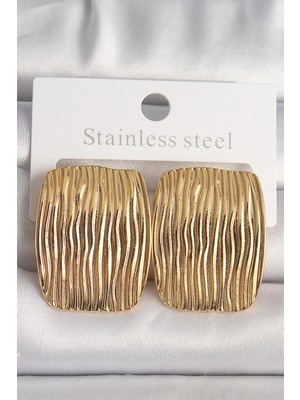 Shopwe Pirinç Gold Renk Işlemeli Kare Plaka Model Kadın Küpe