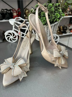 Jena Fiyonk Detaylı En Moda Çok Şık Kadın Ayakkabı 6 cm Topukboyu Saten Doku Her Zamanın Modeli Konfor