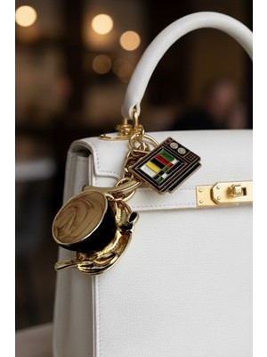 Modex Altın Sarısı Radio Kaset Detay Kahve Fincanı Çanta Aksesuarı Anahtarlık