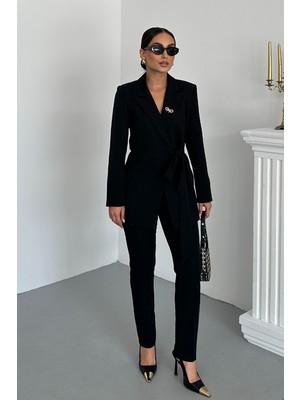 Spirituel Kadın Ikili Alt Üst Takım Şık Kuşaklı Drapeli Broş Detaylı Blazer Ceket Boru Paça Pantolon Takım